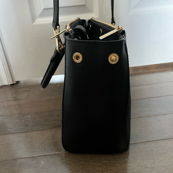 Michael Kors Medium Leather Shoulder Bag - Picture 3 of 7